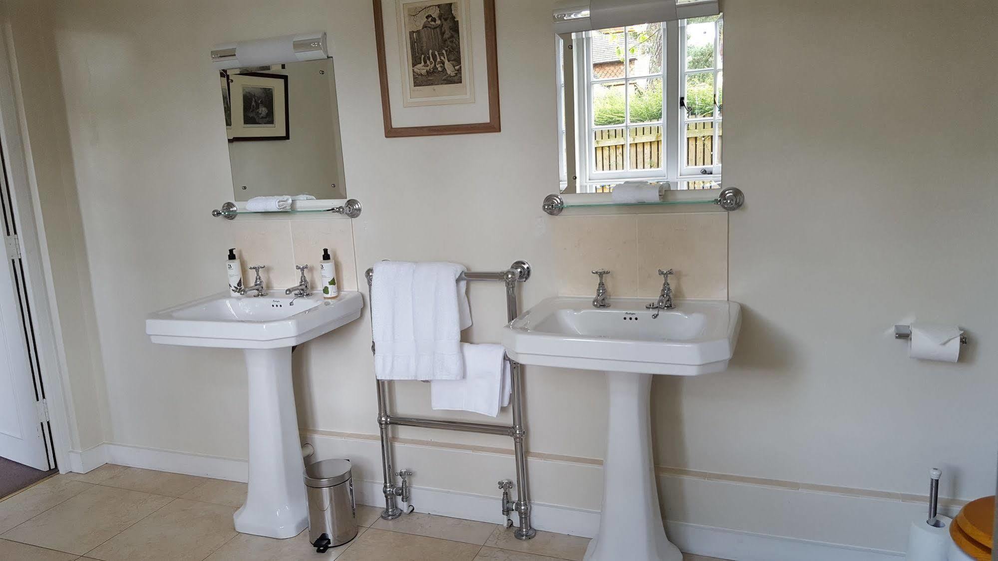 The Royal Oak, Yattendon Frilsham Bagian luar foto