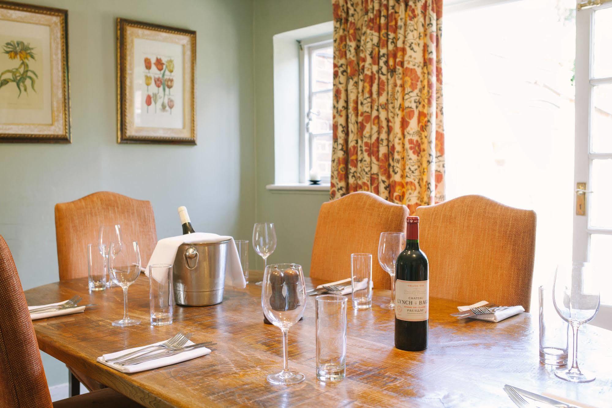 The Royal Oak, Yattendon Frilsham Bagian luar foto