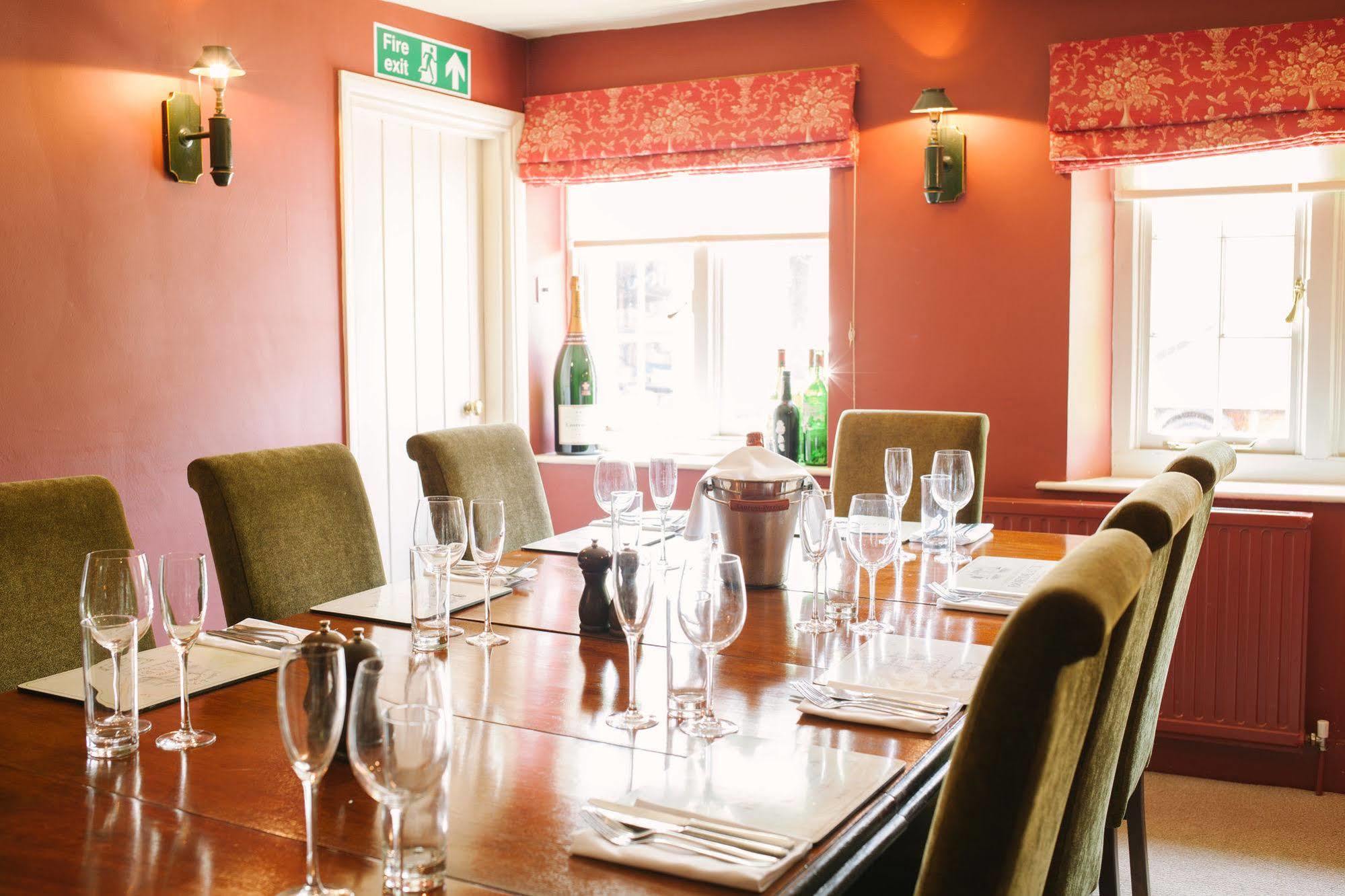 The Royal Oak, Yattendon Frilsham Bagian luar foto